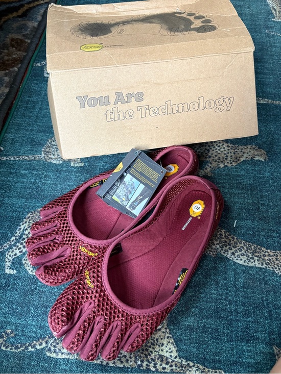 Vibram Shoes - Vibram FiveFingers Burgundy Minimalist Toe Shoes